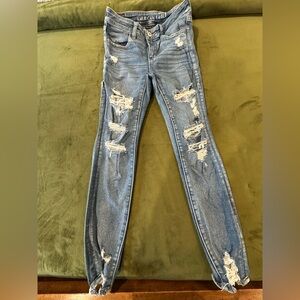 American Eagle Distressed High-Rise Jegging .. sz 2